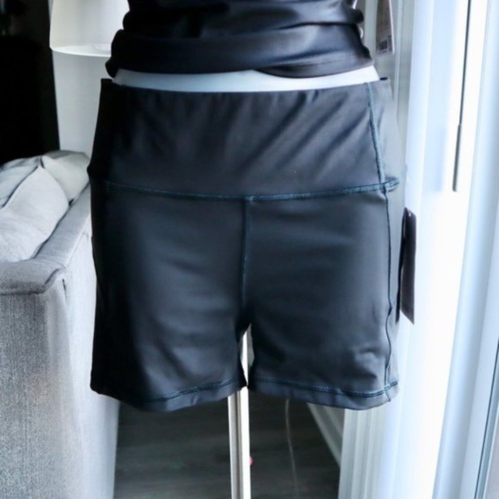 Athleta Velocity 3" Short *NWT* LG- NWT